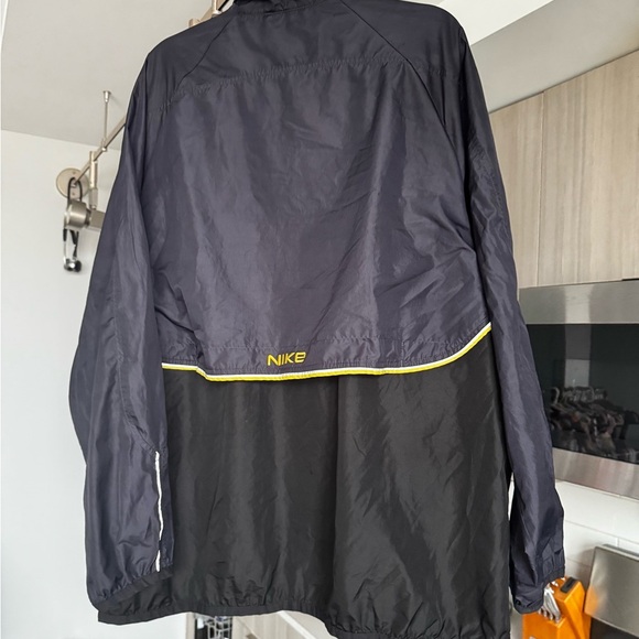 Vintage Nike windbreaker jacket dark navy/black and yellow reflective stripes - Picture 9 of 10